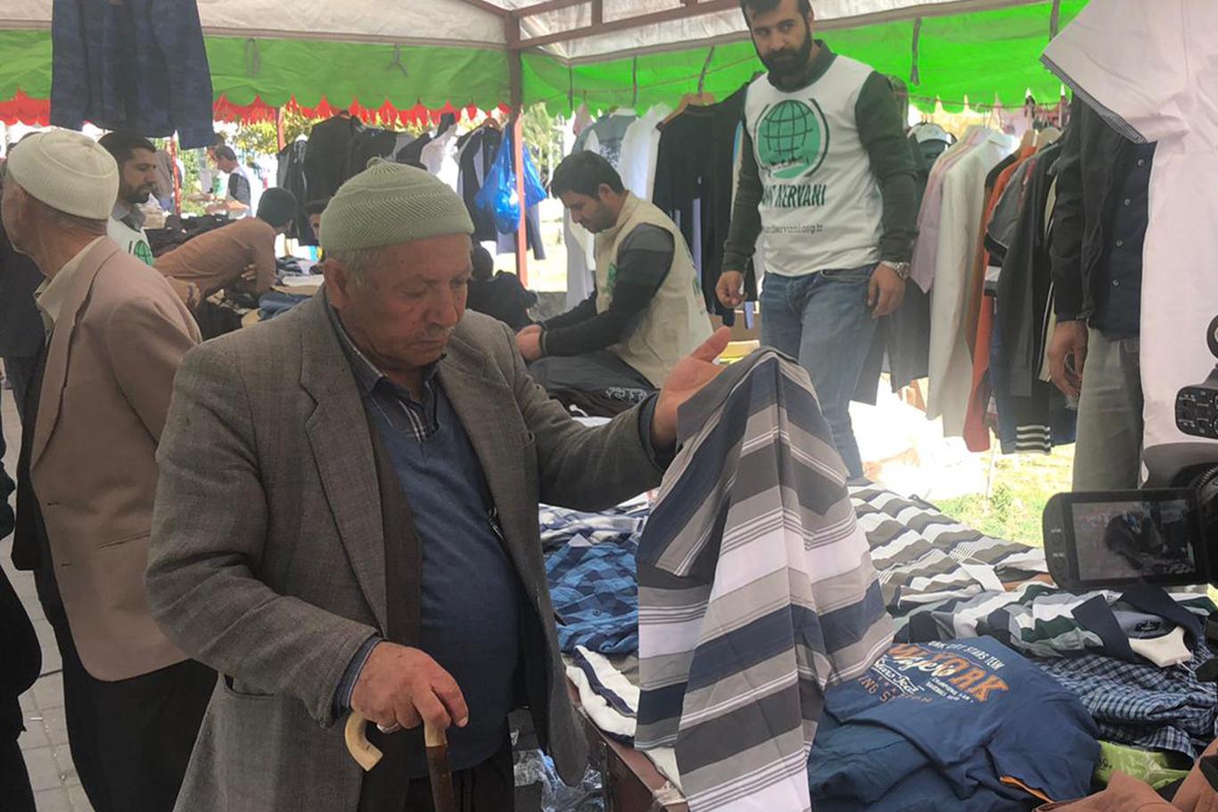 Cizre Umut Kervanı'ndan muhtaç aileler yararına kermes Cizre Umut Kervanı'ndan muhtaç aileler yararına kermes